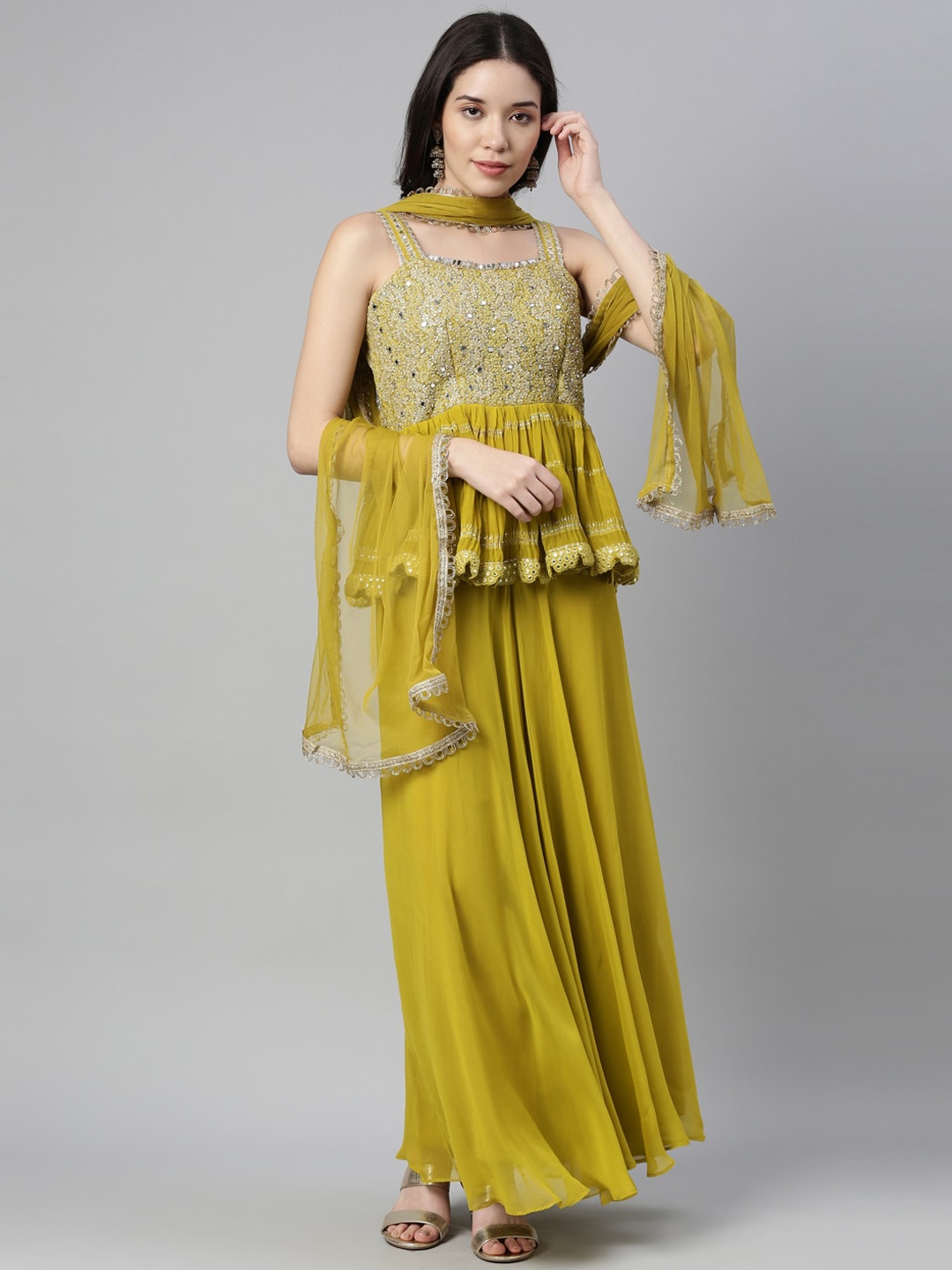 Neerus Women Green Floral Pleated Beads and Stones Kurti with Trousers & With Dupatta
Neerus Women Green Floral Pleated Beads and Stones Kurti with Trousers & With Dupatta