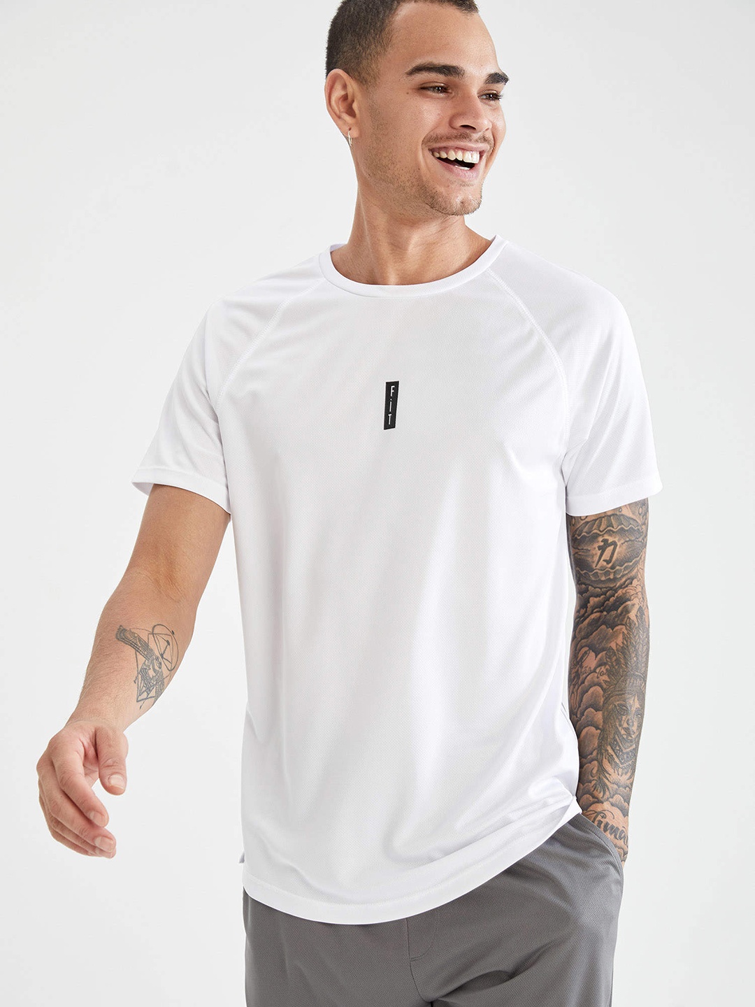 DeFacto Men White Solid Slim Fit T-shirt