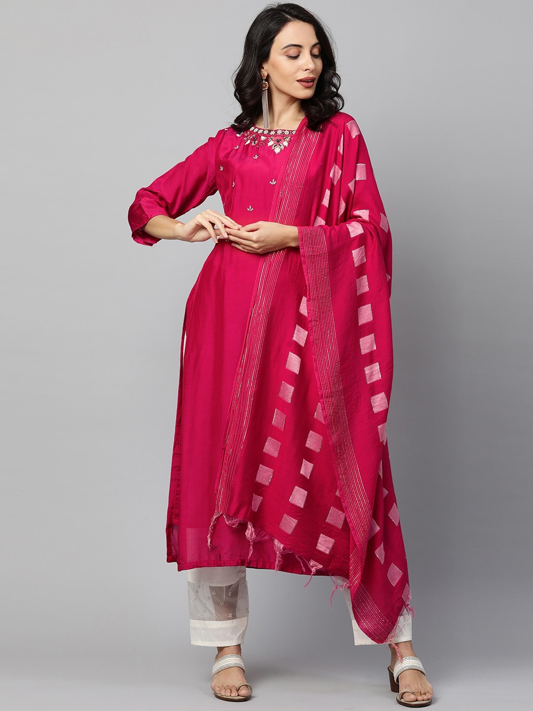 FASHOR Women Magenta Ethnic Motifs Embroidered Flared Sleeves Thread Work Anarkali Kurta
FASHOR Women Magenta Ethnic Motifs Embroidered Flared Sleeves Thread Work Anarkali Kurta