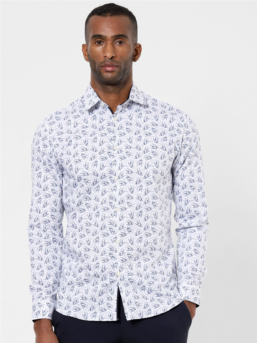 SELECTED Men White & Blue Slim Fit Floral Printed Casual Shirt
SELECTED Men White & Blue Slim Fit Floral Printed Casual Shirt