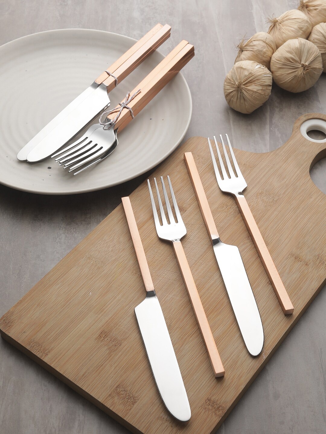 VarEesha Set Of 12 Copper & Silver-Toned Stainless Steel Glossy Dinner Knife & Fork Set
VarEesha Set Of 12 Copper & Silver-Toned Stainless Steel Glossy Dinner Knife & Fork Set