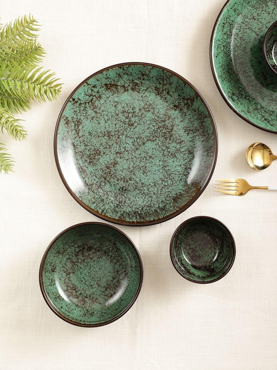 VarEesha Green & 10 Pieces Handcrafted and Hand Painted Printed Ceramic Glossy Dinner Set
VarEesha Green & 10 Pieces Handcrafted and Hand Painted Printed Ceramic Glossy Dinner Set