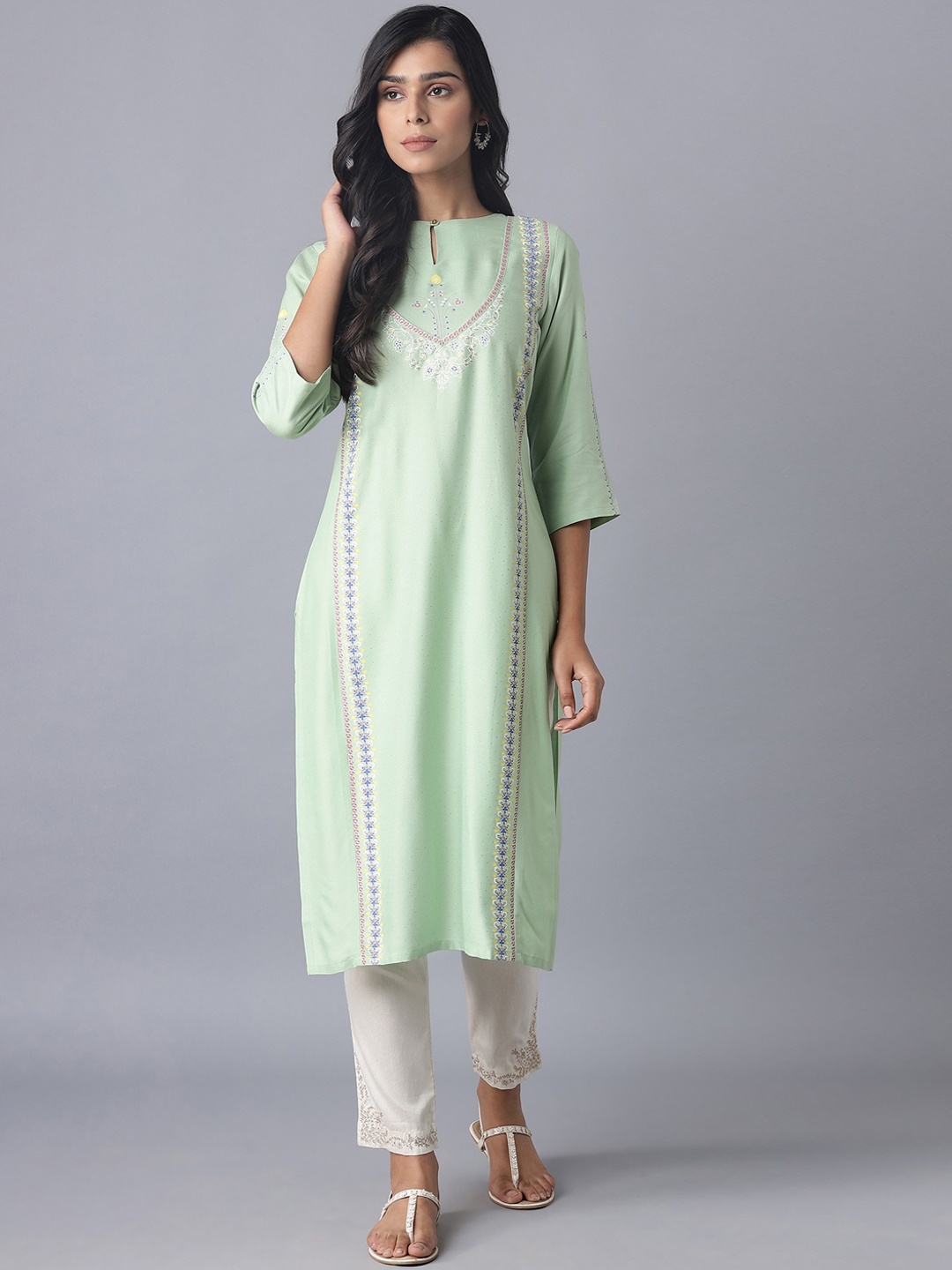 W Women Green Ethnic Motifs Embroidered Keyhole Neck Flared Sleeves Thread Work Kurta
W Women Green Ethnic Motifs Embroidered Keyhole Neck Flared Sleeves Thread Work Kurta