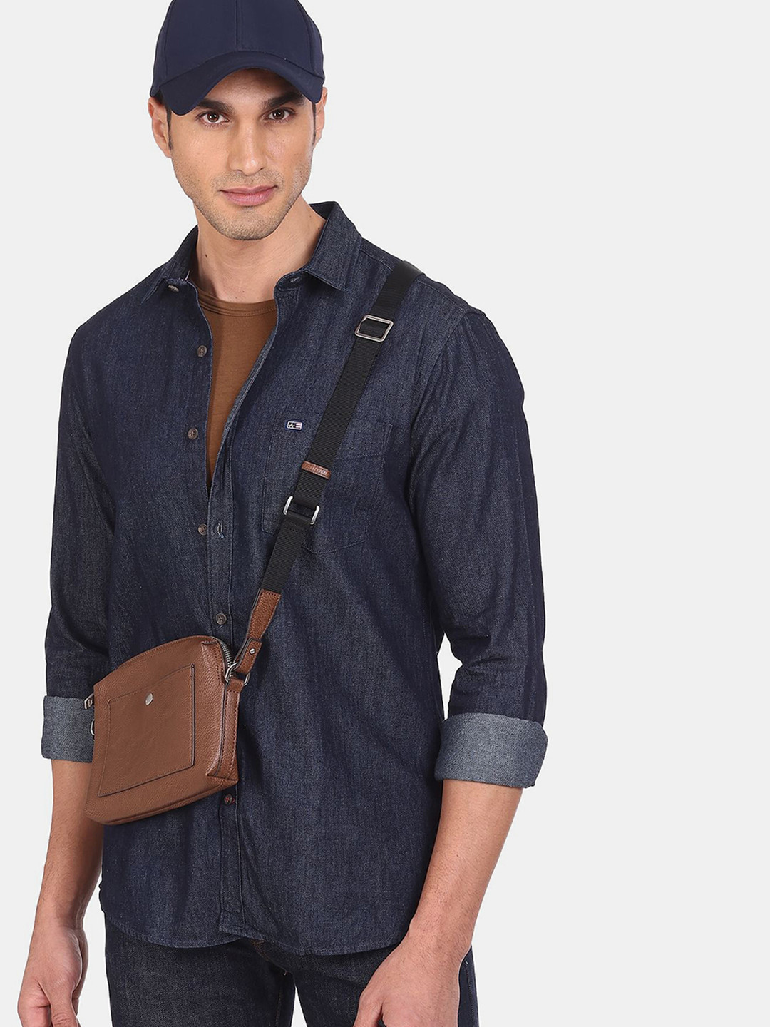 Arrow Sport Men Navy Blue Solid Denim Casual Shirt
Arrow Sport Men Navy Blue Solid Denim Casual Shirt