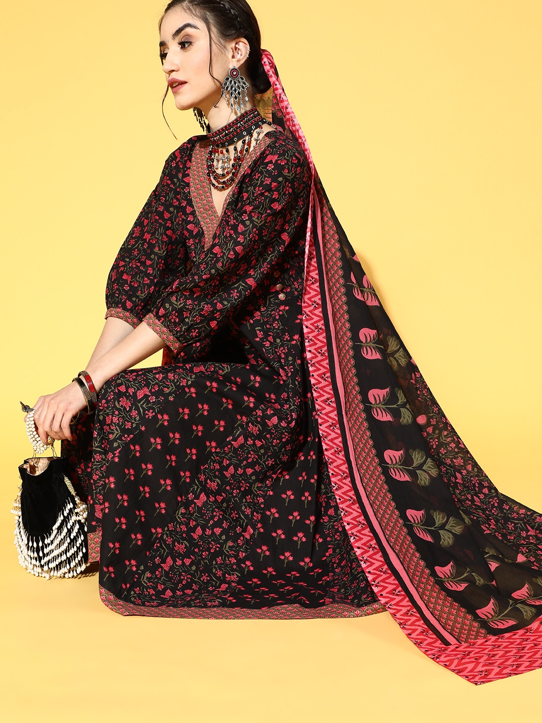 Yufta Women Black & Pink Floral Printed Angrakha Pure Cotton Kurta with Palazzos & Dupatta
Yufta Women Black & Pink Floral Printed Angrakha Pure Cotton Kurta with Palazzos & Dupatta