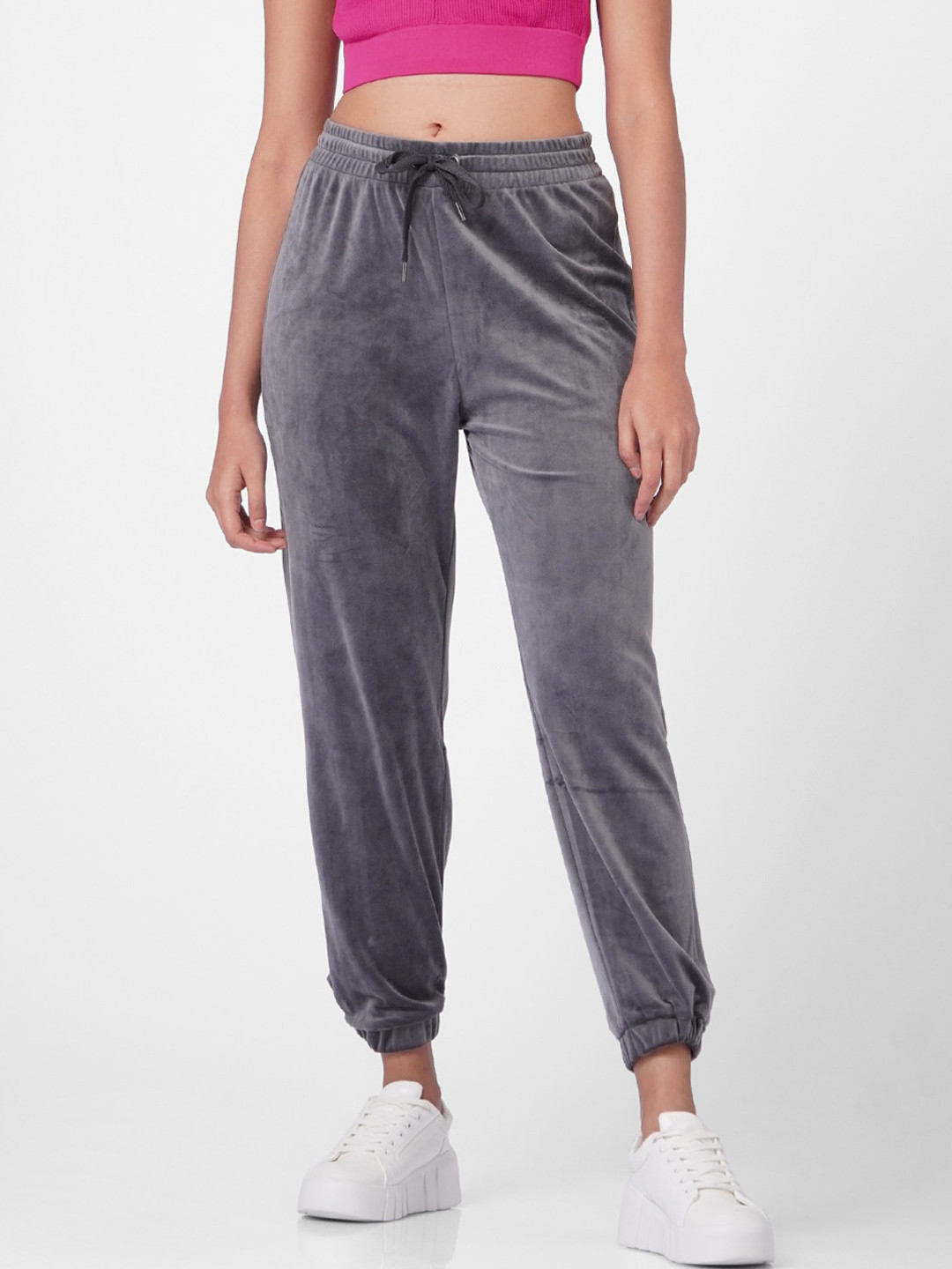 ONLY Women Grey Washed Mid-Rise Regular-Fit Velvet Joggers
ONLY Women Grey Washed Mid-Rise Regular-Fit Velvet Joggers