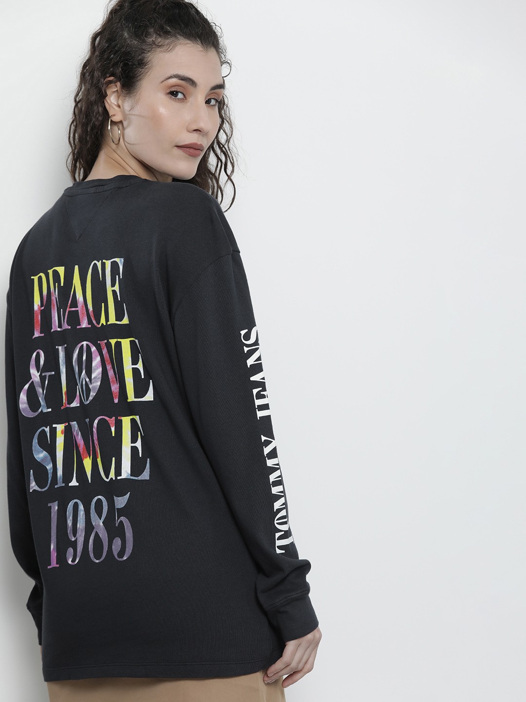 Tommy Hilfiger Women Navy Blue Typography Printed Drop-Shoulder Sleeves Oversized T-shirt
Tommy Hilfiger Women Navy Blue Typography Printed Drop-Shoulder Sleeves Oversized T-shirt