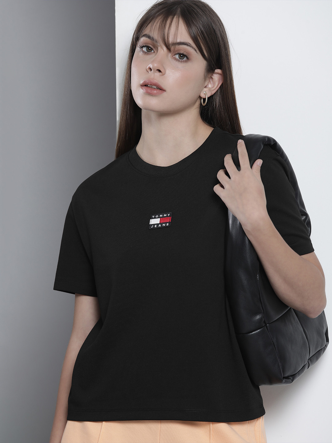 Tommy Hilfiger Women Black Brand Logo Printed Drop-Shoulder Sleeves Applique T-shirt
Tommy Hilfiger Women Black Brand Logo Printed Drop-Shoulder Sleeves Applique T-shirt