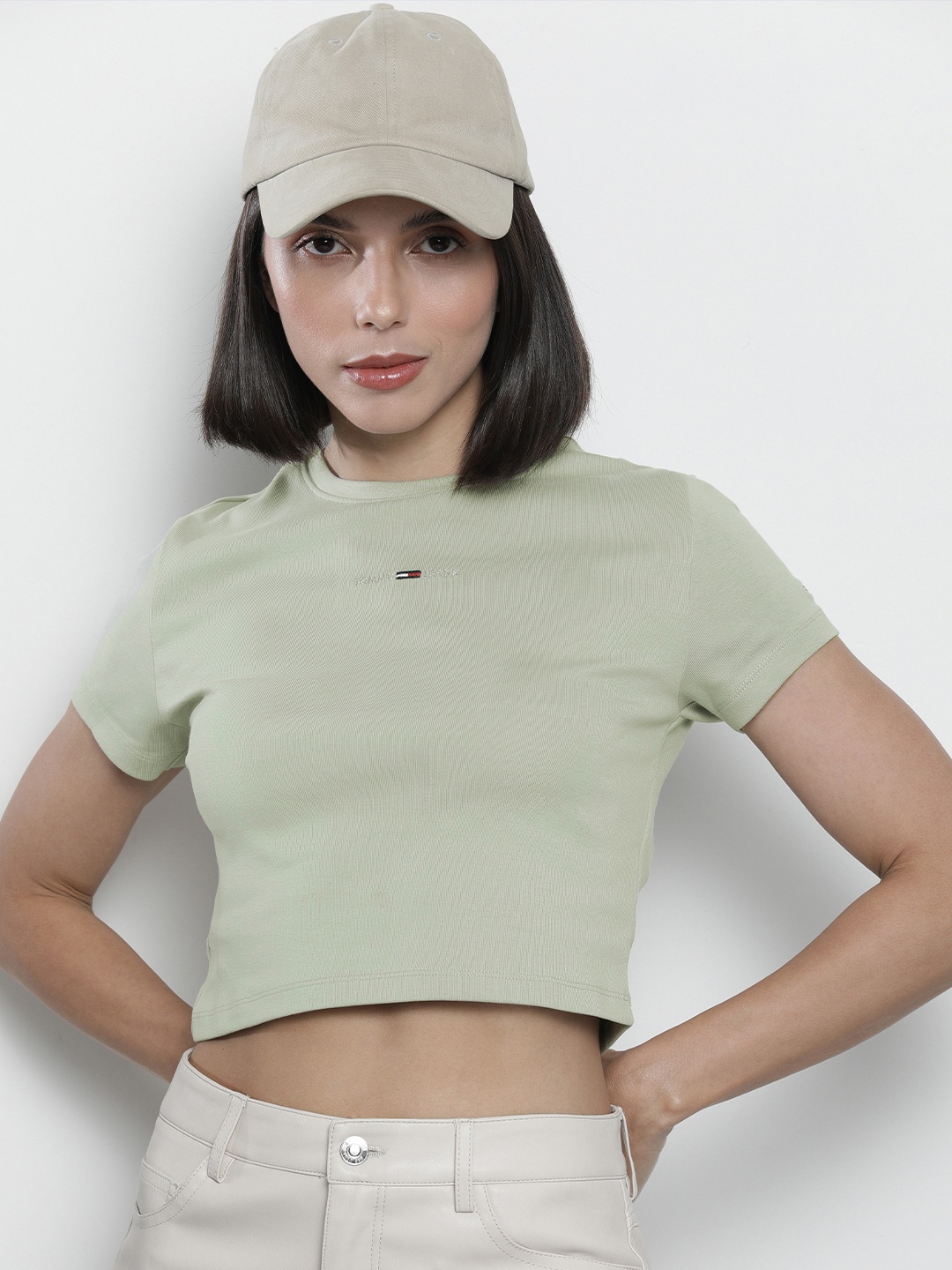 Tommy Hilfiger Women Green Solid Round Neck Regular Sleeves Embroidered Crop T-shirt
Tommy Hilfiger Women Green Solid Round Neck Regular Sleeves Embroidered Crop T-shirt