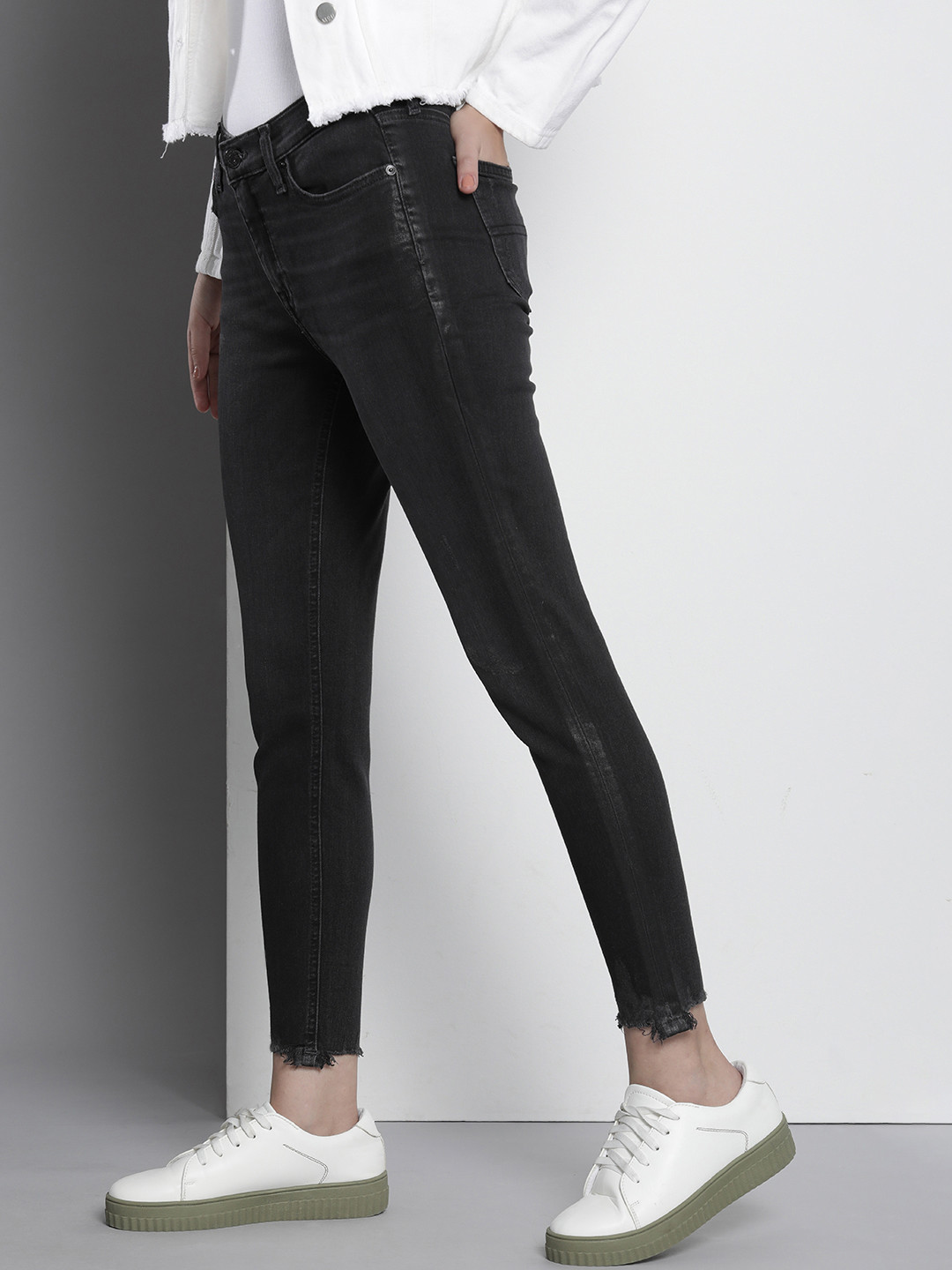 Tommy Hilfiger Women Nora Skinny Ankle Fit Low Distress Light Fade Stretchable Jeans, Black
Tommy Hilfiger Women Nora Skinny Ankle Fit Low Distress Light Fade Stretchable Jeans, Black