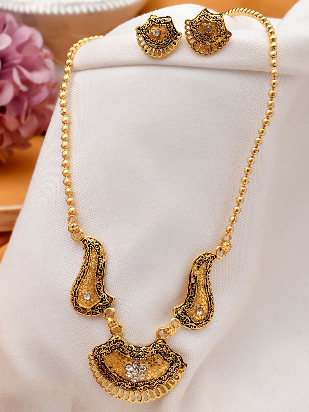 Silvermerc Designs Oxidised Gold-Plated Black & White Stone Studded Jewellery Set
Silvermerc Designs Oxidised Gold-Plated Black & White Stone Studded Jewellery Set