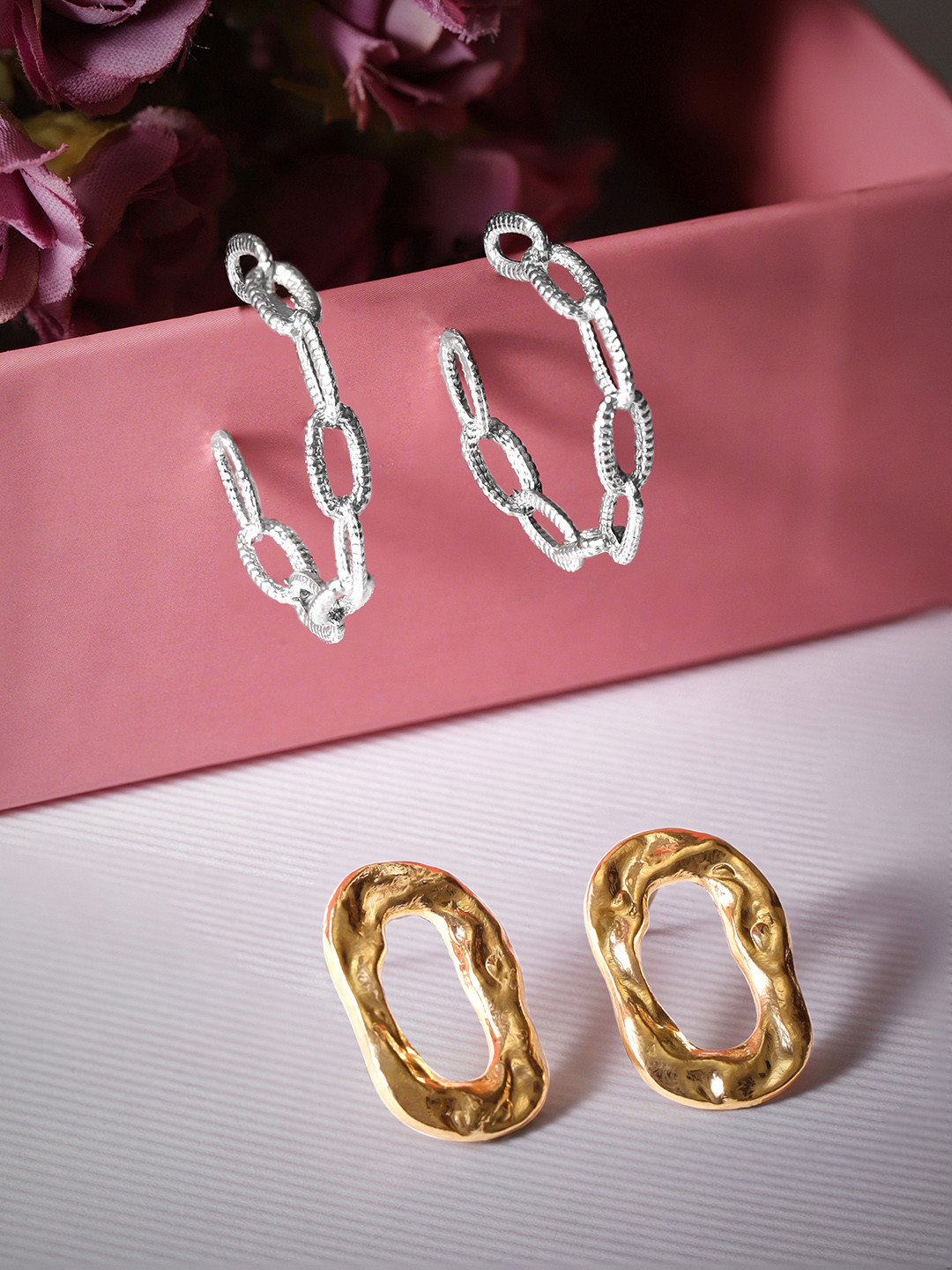 TOKYO TALKIES X rubans FASHION ACCESSORIES Set of 2 Interlinked Shaped Earrings, Gold
TOKYO TALKIES X rubans FASHION ACCESSORIES Set of 2 Interlinked Shaped Earrings, Gold