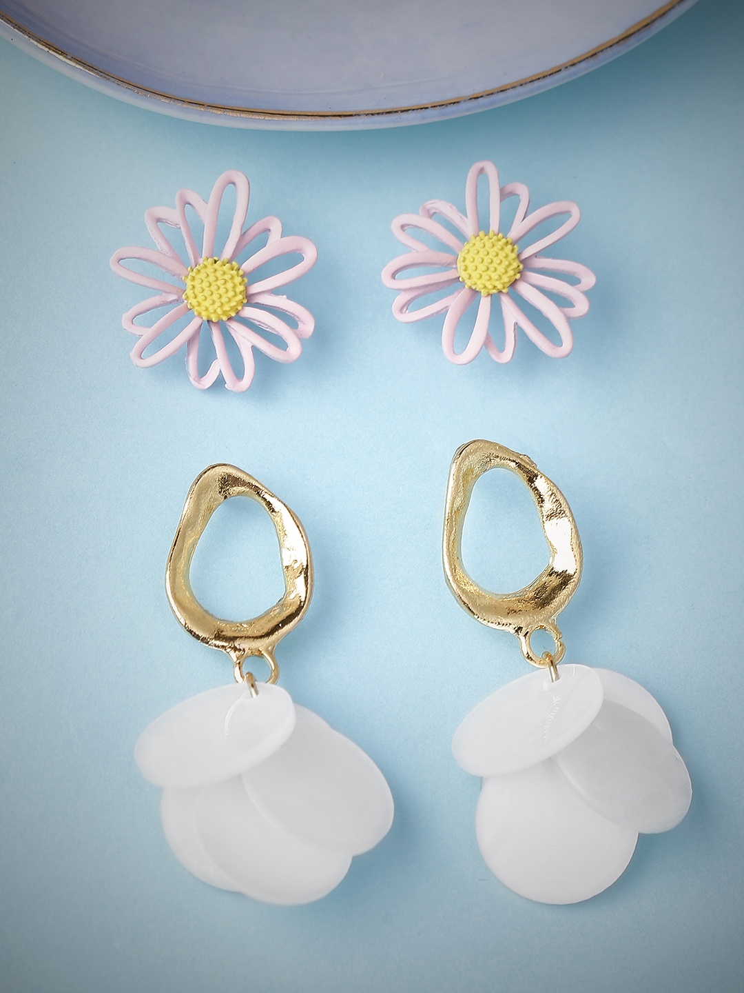 TOKYO TALKIES X rubans FASHION ACCESSORIES Set of 2 Floral Shaped Studs & Drop Earrings, White
TOKYO TALKIES X rubans FASHION ACCESSORIES Set of 2 Floral Shaped Studs & Drop Earrings, White