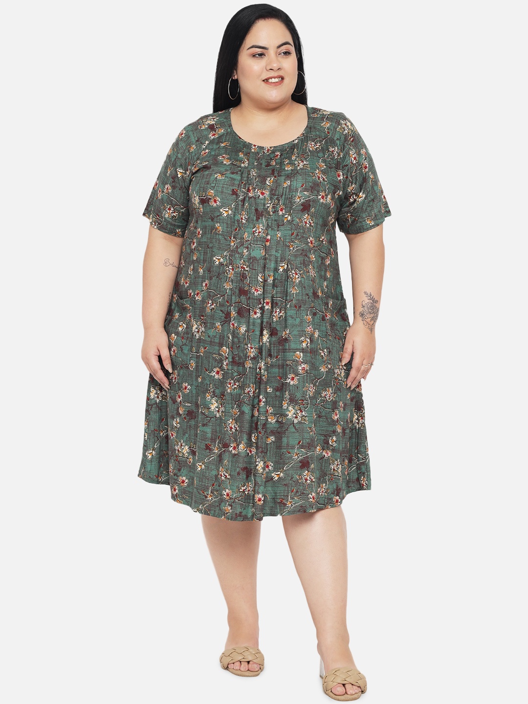 Indietoga Women Green & Gold Plus Size Capsule Foil Printed Pintucks Fit & Flare Dress
Indietoga Women Green & Gold Plus Size Capsule Foil Printed Pintucks Fit & Flare Dress