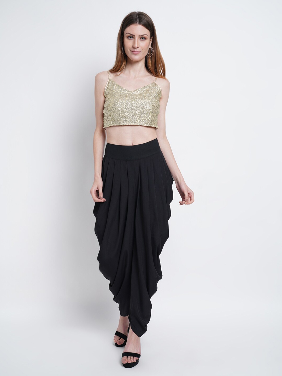 Purple State Women Gold-Toned & Black Sequenced Detail Crop Top with Dhoti Pants
Purple State Women Gold-Toned & Black Sequenced Detail Crop Top with Dhoti Pants