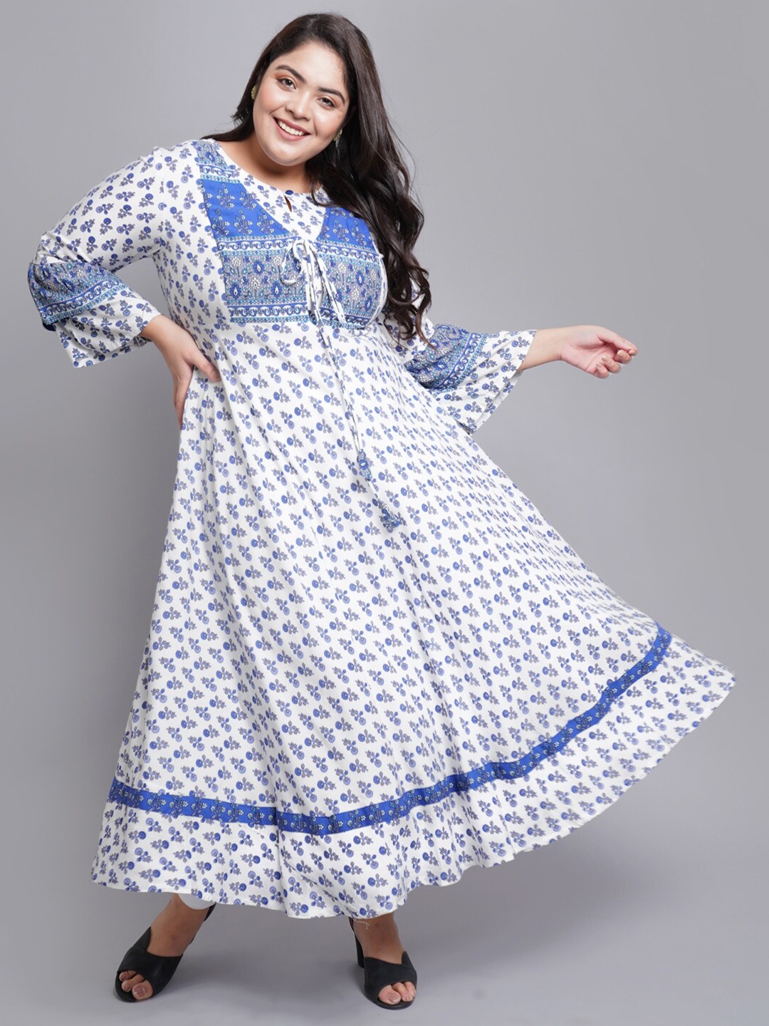 YASH GALLERY Women Floral Printed Keyhole Neck Bell Sleeves Anarkali Kurta, White
YASH GALLERY Women Floral Printed Keyhole Neck Bell Sleeves Anarkali Kurta, White