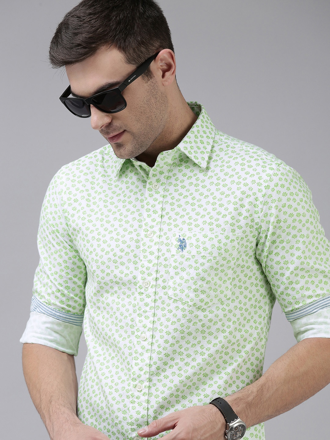 U.S. Polo Assn. Men Green & White Tailored Fit Floral Printed Pure Cotton Casual Shirt
U.S. Polo Assn. Men Green & White Tailored Fit Floral Printed Pure Cotton Casual Shirt