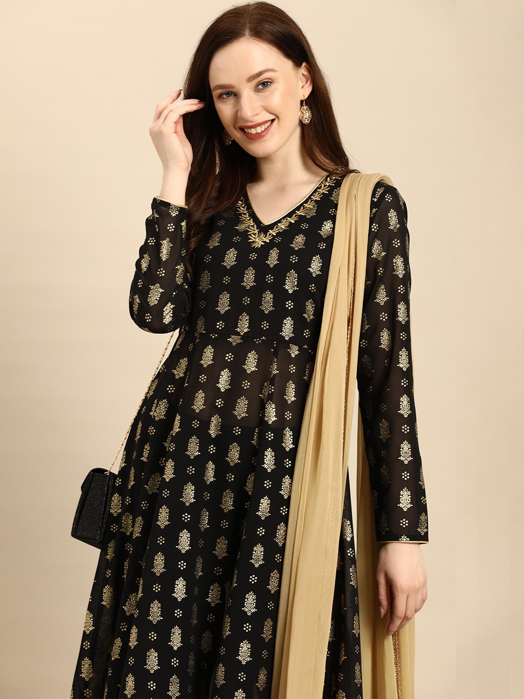 all about you Women Black & Gold Ethnic Printed Thread Work Kurta with Trousers & Dupatta
all about you Women Black & Gold Ethnic Printed Thread Work Kurta with Trousers & Dupatta