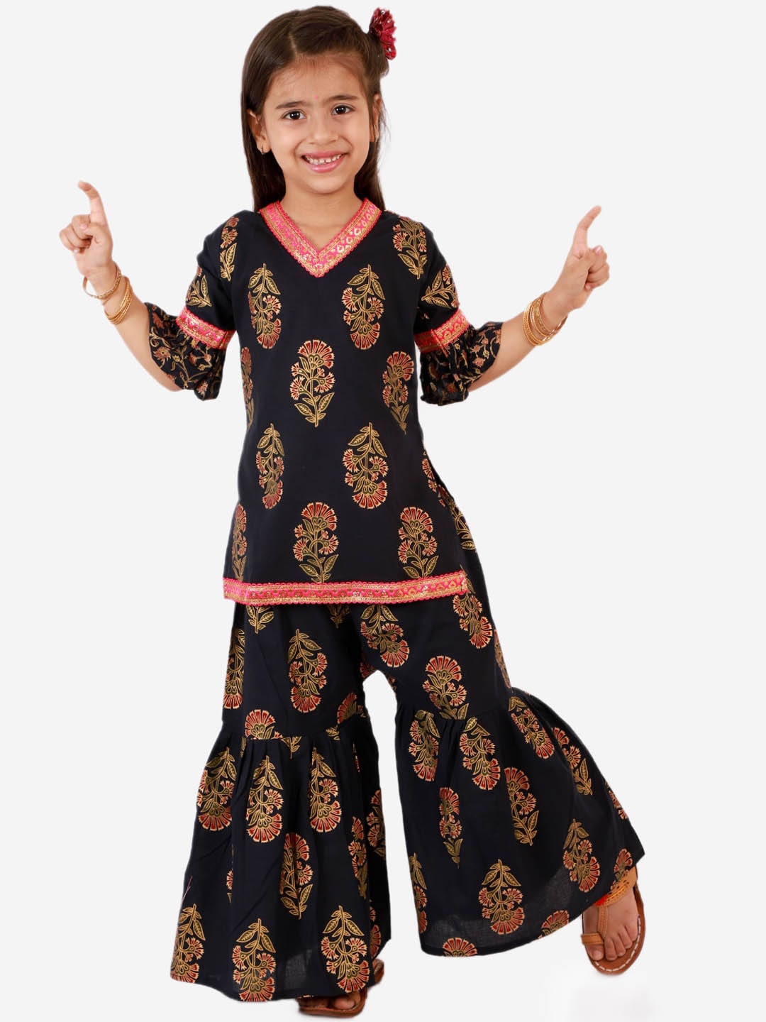 KID1 Girls Navy Blue & Pink Ethnic Motifs Block Printed Pure Cotton Kurta with Sharara
KID1 Girls Navy Blue & Pink Ethnic Motifs Block Printed Pure Cotton Kurta with Sharara
