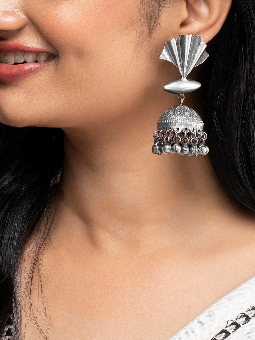 Rubans Oxidized Silver-Plated Traditional Jhumka Earrings with Fan Design & Ghungroo Beads
Rubans Oxidized Silver-Plated Traditional Jhumka Earrings with Fan Design & Ghungroo Beads