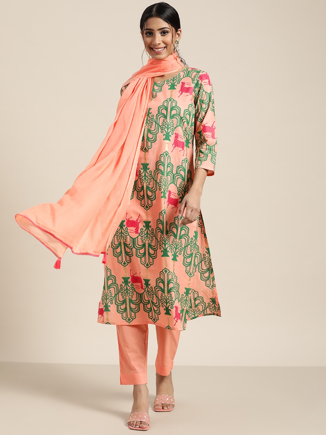 Sangria Women Peach-Coloured & Green Pure Cotton Printed Kurta with Trousers & Dupatta
Sangria Women Peach-Coloured & Green Pure Cotton Printed Kurta with Trousers & Dupatta