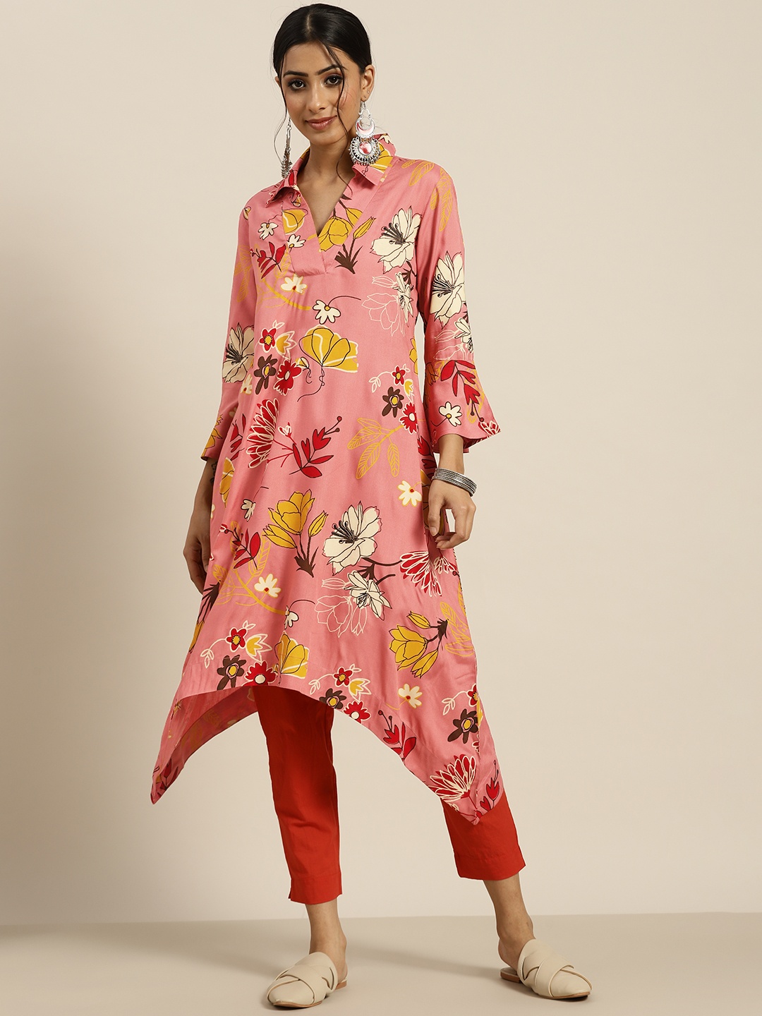 Sangria Women Dusty Pink & Yellow Floral Printed Shirt Collar Bell Sleeves Jacquard Kurta, Rose
Sangria Women Dusty Pink & Yellow Floral Printed Shirt Collar Bell Sleeves Jacquard Kurta, Rose
