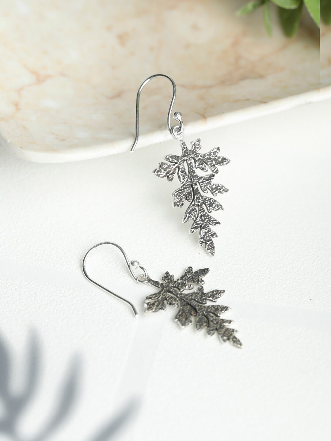 SHEER by Priyaasi Silver-Plated 925 Sterling Silver Leaf Shaped Oxidised Drop Earrings 
SHEER by Priyaasi Silver-Plated 925 Sterling Silver Leaf Shaped Oxidised Drop Earrings