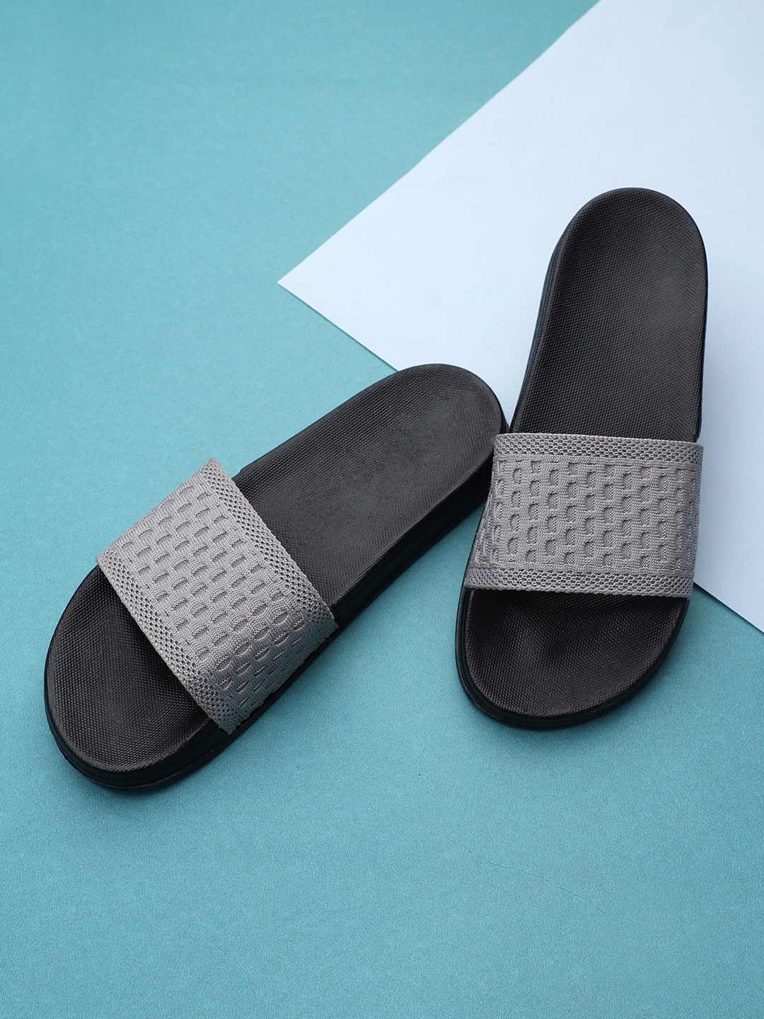 Pampy Angel Men Grey & Black Printed Rubber Flip Flops