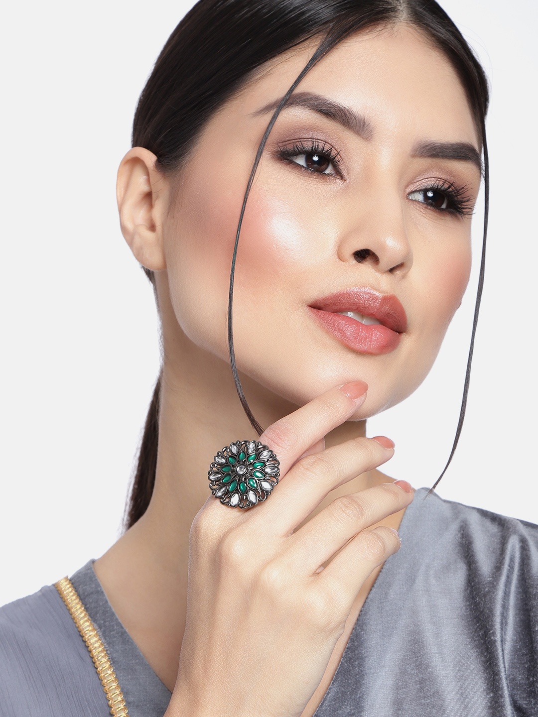 I Jewels Green & Silver-Toned Oxidised Rhodium Plated Kundan Handcrafted Finger Ring
I Jewels Green & Silver-Toned Oxidised Rhodium Plated Kundan Handcrafted Finger Ring