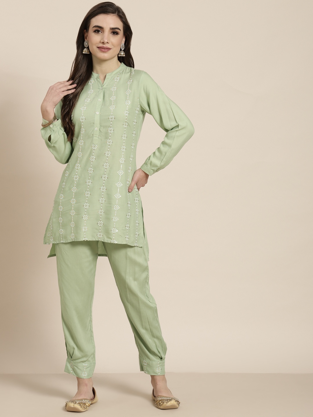 Juniper Women Mint Green Ethnic Motifs Embroidered Thread Work Rayon Kurta with Trousers
Juniper Women Mint Green Ethnic Motifs Embroidered Thread Work Rayon Kurta with Trousers
