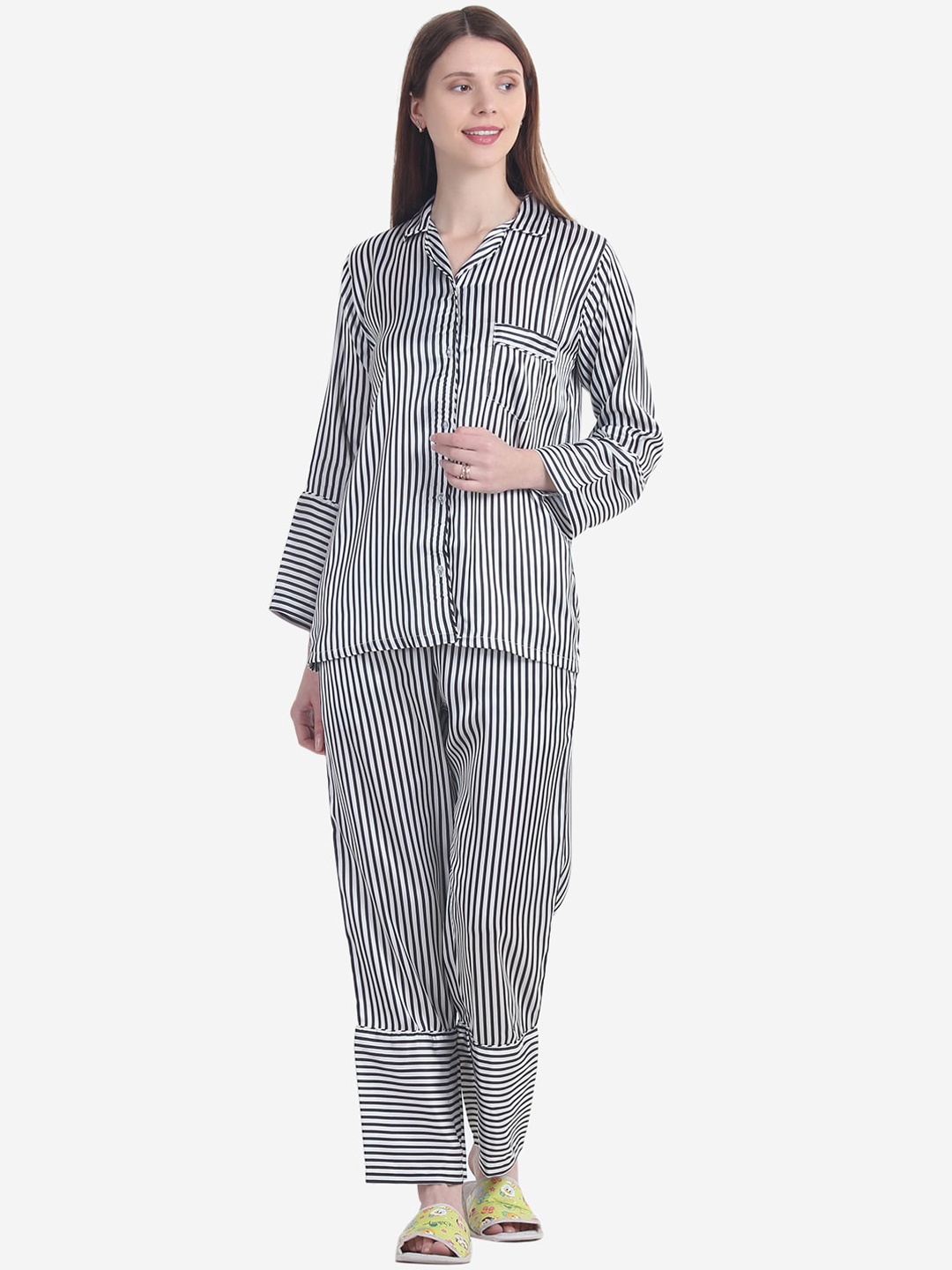 House of JAMMIES Women Black & White Printed Night suit