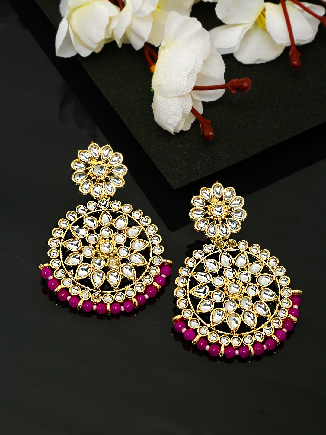 Yellow Chimes Woman Gold Plated Kundan Studded Pearl Chandbali Earrings
Yellow Chimes Woman Gold Plated Kundan Studded Pearl Chandbali Earrings