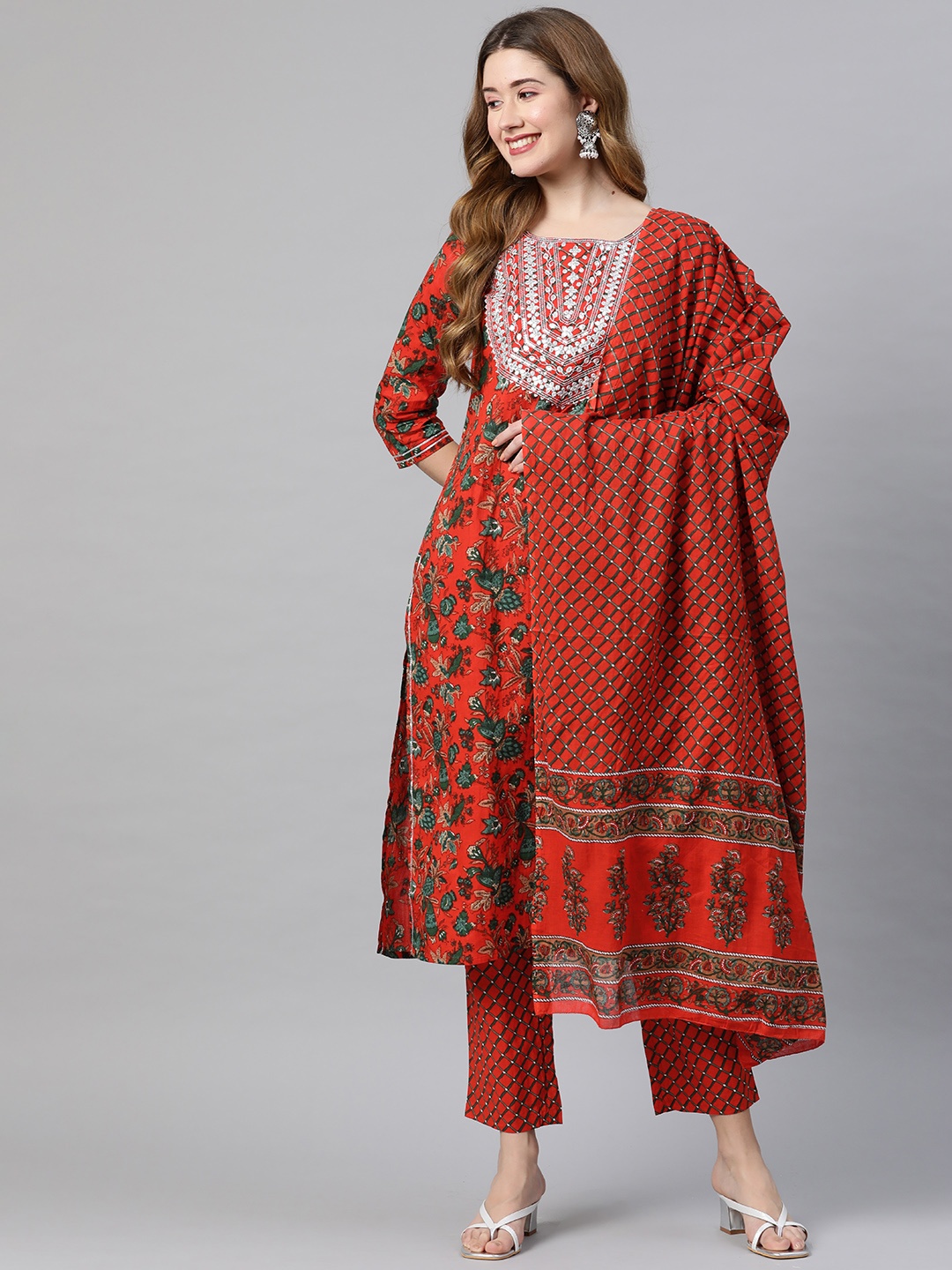Vbuyz Women Red Floral Printed Gotta Patti Pure Cotton Kurta with Palazzos & With Dupatta
Vbuyz Women Red Floral Printed Gotta Patti Pure Cotton Kurta with Palazzos & With Dupatta