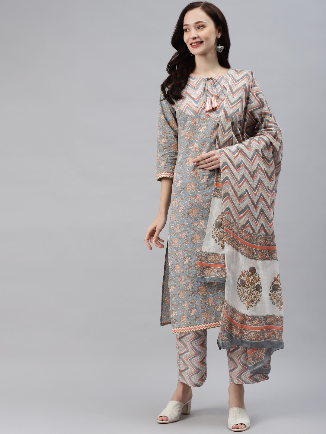 Vbuyz Women Grey Ethnic Motifs Printed Pure Cotton Kurta with Trousers & Dupatta
Vbuyz Women Grey Ethnic Motifs Printed Pure Cotton Kurta with Trousers & Dupatta