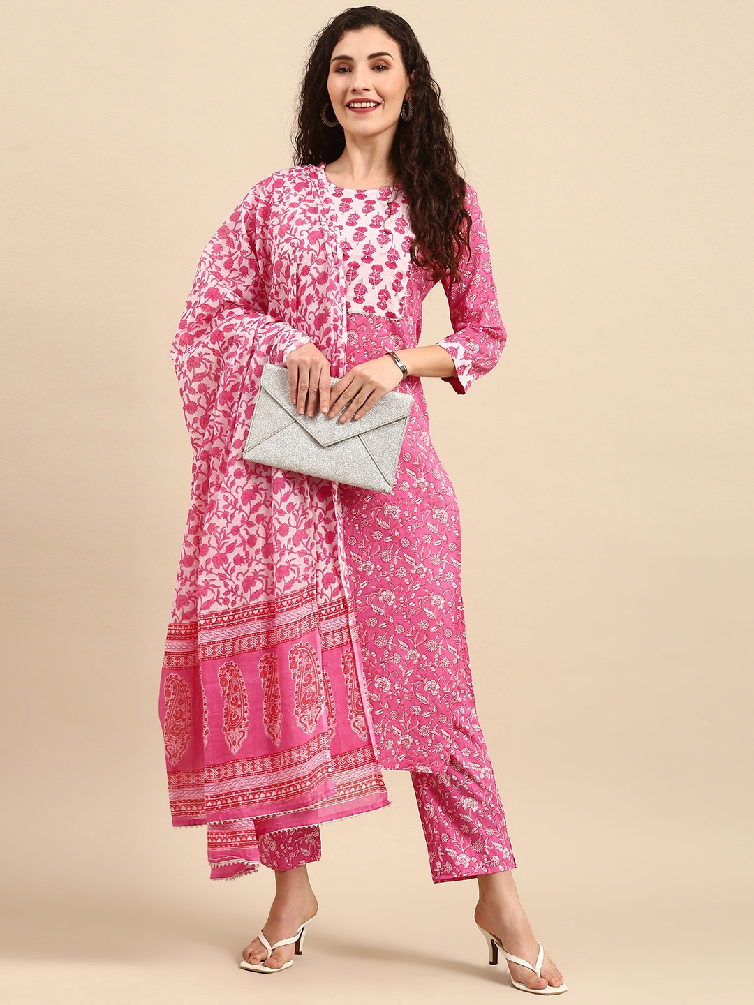 Janasya Women Pink & White Pure Cotton Floral Printed Sequinned Kurta Set With Dupatta
Janasya Women Pink & White Pure Cotton Floral Printed Sequinned Kurta Set With Dupatta