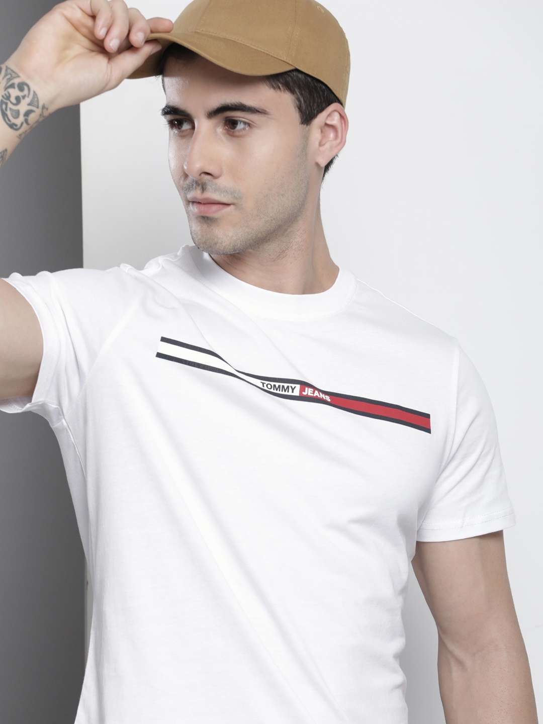 Tommy Hilfiger Men White Brand Logo Print Round Neck Organic Cotton Slim Fit T-shirt
Tommy Hilfiger Men White Brand Logo Print Round Neck Organic Cotton Slim Fit T-shirt