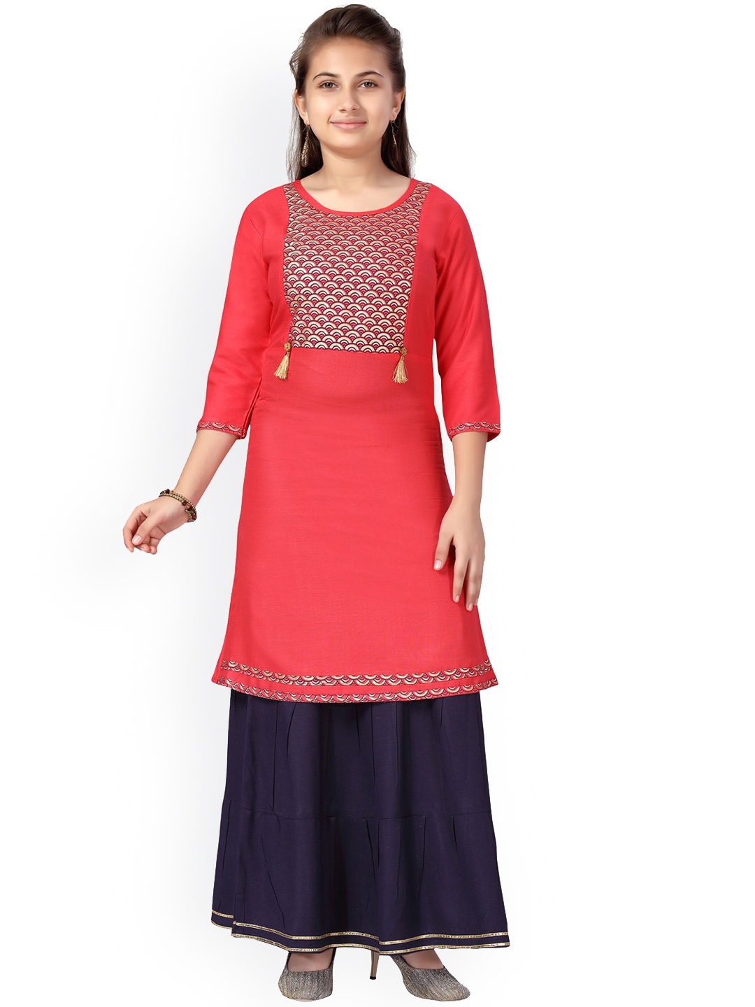 Aarika Girls Fuchsia Ethnic Motifs Yoke Design High Slit Pure Cotton Kurta with Palazzos
Aarika Girls Fuchsia Ethnic Motifs Yoke Design High Slit Pure Cotton Kurta with Palazzos