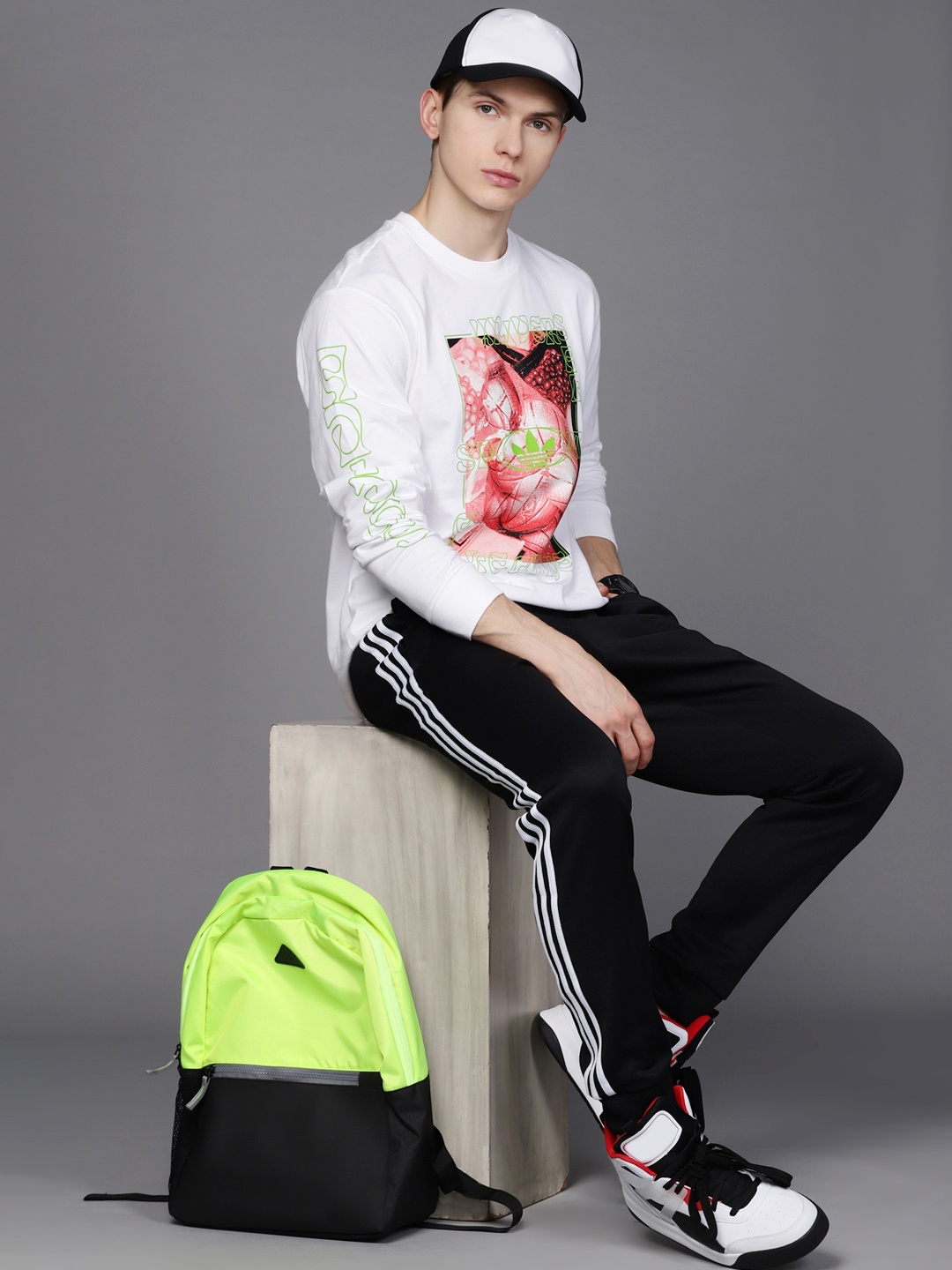 ADIDAS Originals Men White & Orange Pure Cotton Printed Slim Fit Sustainable T-shirt
ADIDAS Originals Men White & Orange Pure Cotton Printed Slim Fit Sustainable T-shirt