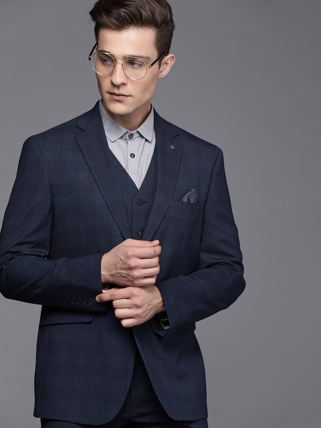 Theme Men Navy Blue & Black Checked Single-Breasted Regular-Fit Notched Collar Formal Suit
Theme Men Navy Blue & Black Checked Single-Breasted Regular-Fit Notched Collar Formal Suit