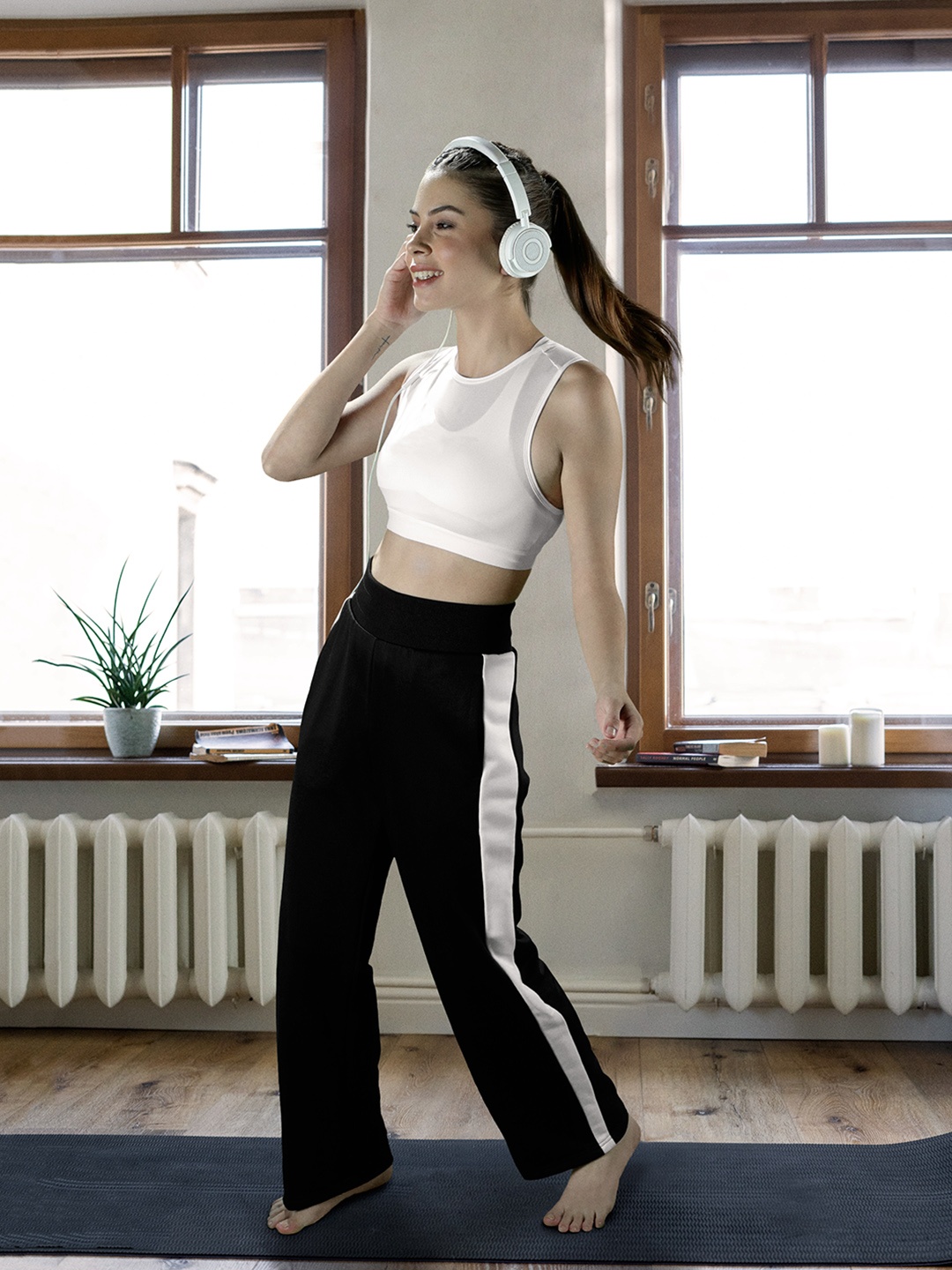 Puma Women Black & White Solid Knitted Mid-Rise T7 Straight Sustainable Sustainable Track Pants with Side Stripes
Puma Women Black & White Solid Knitted Mid-Rise T7 Straight Sustainable Sustainable Track Pants with Side Stripes