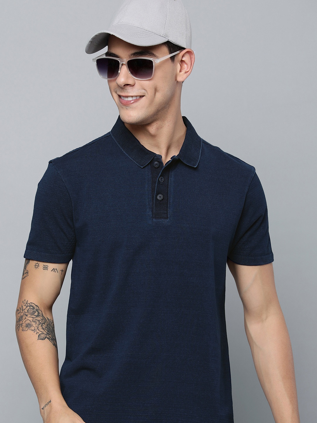 Levis Men Navy Blue Polo Collar Regular Sleeves Pure Cotton T-shirt with Self Design Back
Levis Men Navy Blue Polo Collar Regular Sleeves Pure Cotton T-shirt with Self Design Back