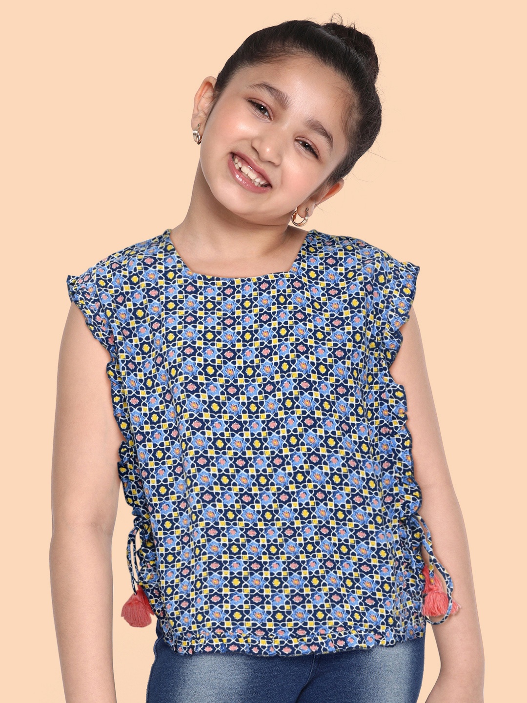 Global Desi Girls Blue Ethnic Motifs Print Square Neck Cap Sleeves Boxy Top with Tie-Ups
Global Desi Girls Blue Ethnic Motifs Print Square Neck Cap Sleeves Boxy Top with Tie-Ups