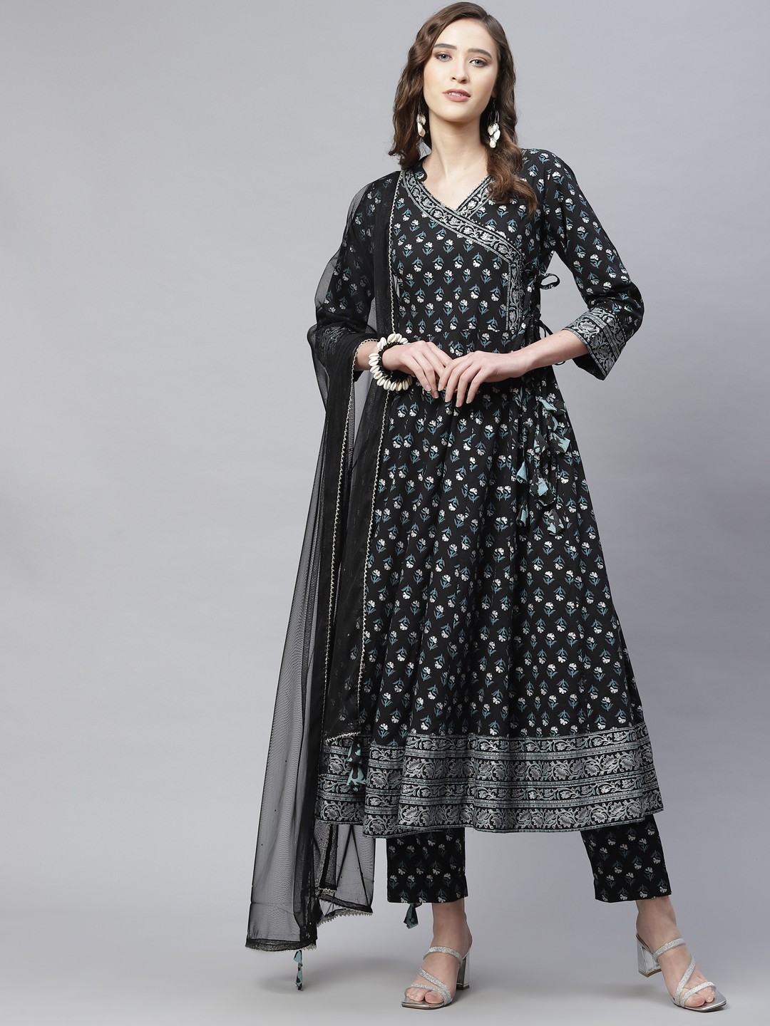 Divena Women Black Floral Printed Angrakha Gotta Patti Pure Cotton Kurta with Trousers & With Dupatta
Divena Women Black Floral Printed Angrakha Gotta Patti Pure Cotton Kurta with Trousers & With Dupatta
