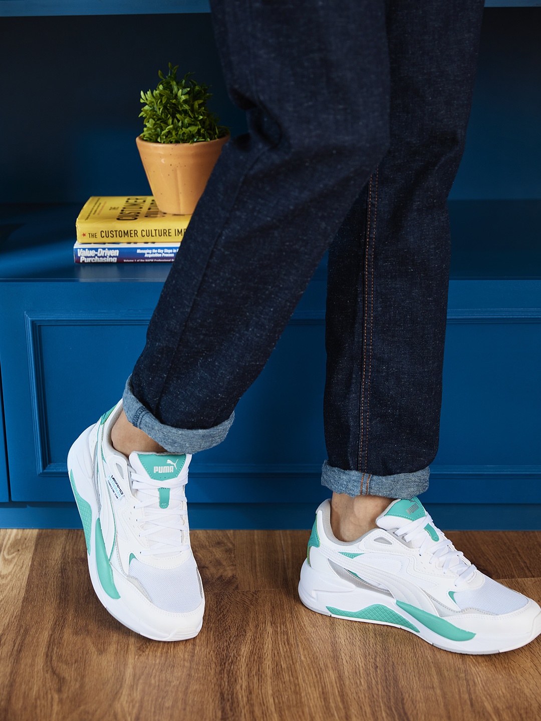 PUMA Motorsport Men White & Sea Green Mercedes AMG Petronas Formula 1 X-Ray Speed Sneakers
PUMA Motorsport Men White & Sea Green Mercedes AMG Petronas Formula 1 X-Ray Speed Sneakers