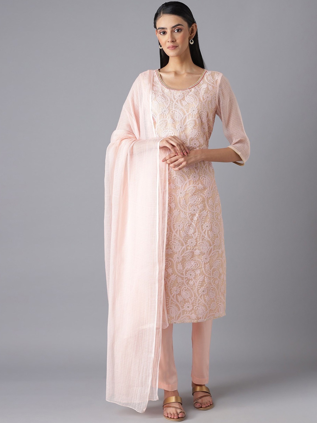 AURELIA Women Pink Ethnic Motifs Embroidered Chikankari Kurta with Trousers & With Dupatta
AURELIA Women Pink Ethnic Motifs Embroidered Chikankari Kurta with Trousers & With Dupatta
