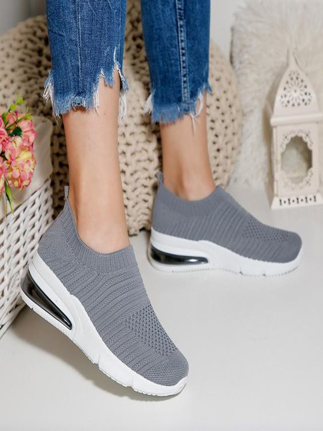 Shoetopia Girls Grey Woven Design Slip-On Sneakers
