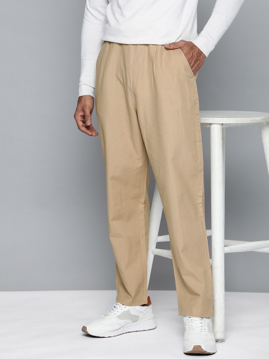 ether Men Beige Solid Tapered Fit Pleated Trousers
