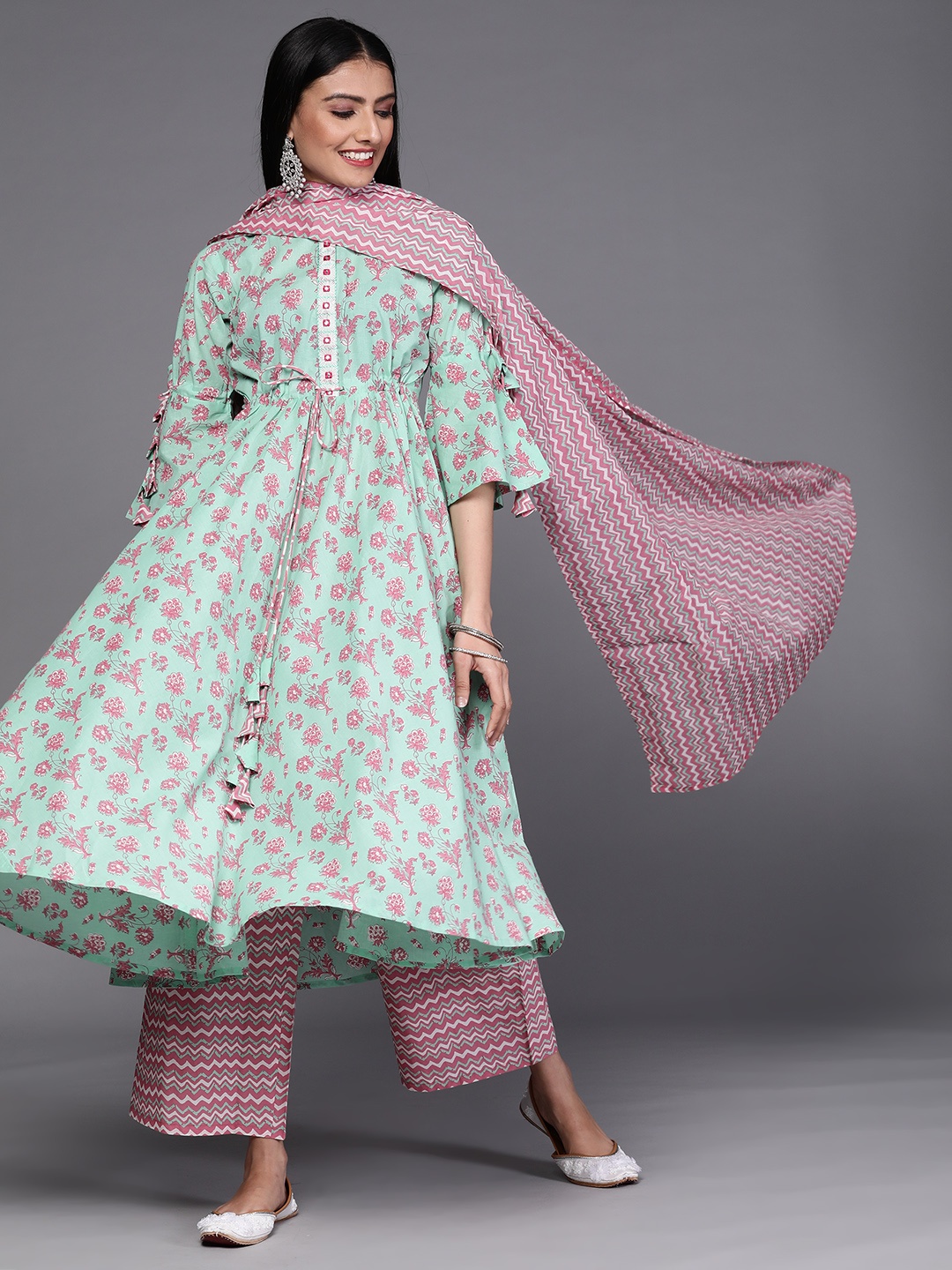 Libas Women Sea Green Floral Printed Panelled Pure Cotton Kurta with Palazzos & With Dupatta
Libas Women Sea Green Floral Printed Panelled Pure Cotton Kurta with Palazzos & With Dupatta