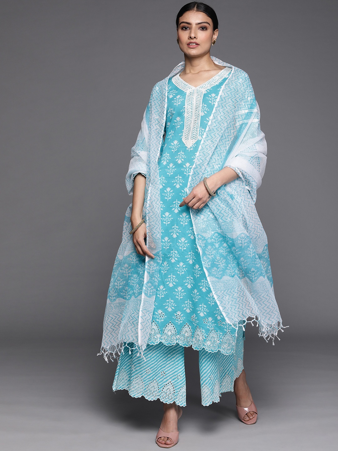 Libas Women Blue Floral Printed Panelled Pure Cotton Kurta with Palazzos & With Dupatta
Libas Women Blue Floral Printed Panelled Pure Cotton Kurta with Palazzos & With Dupatta