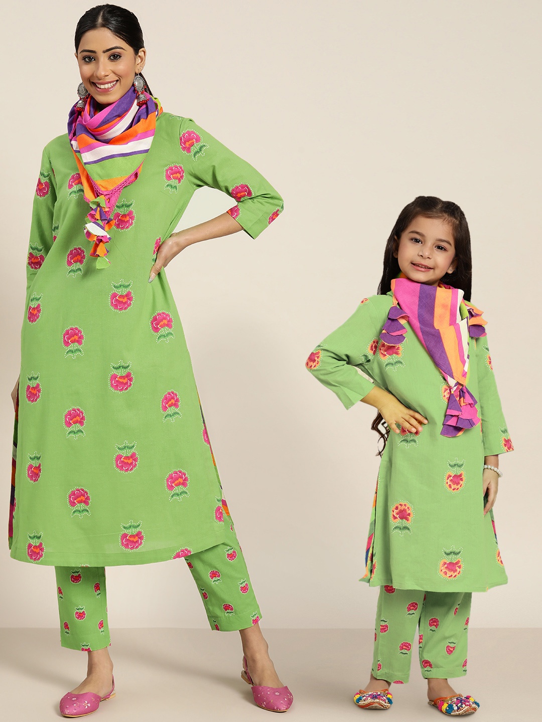 Sangria Girls Green & Orange Floral Print Pure Cotton A-line Kurti with Trousers & Scarf
Sangria Girls Green & Orange Floral Print Pure Cotton A-line Kurti with Trousers & Scarf